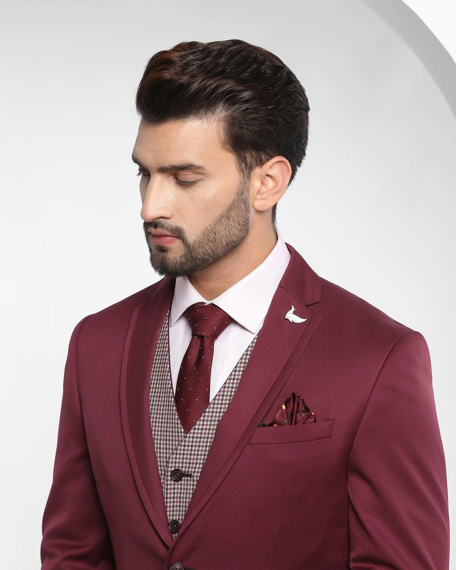 Multitude 6X Maroon Solid Formal Suit - Throne